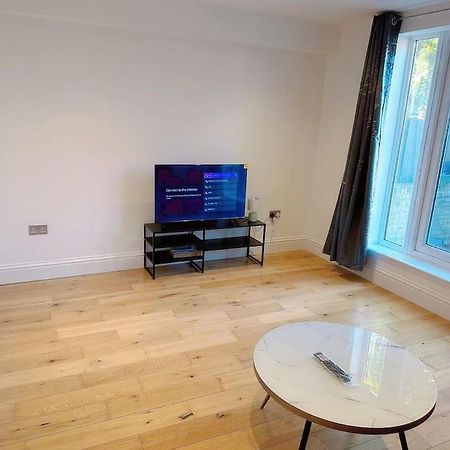 1 Bed Room Flat Near Central Лондон Екстериор снимка