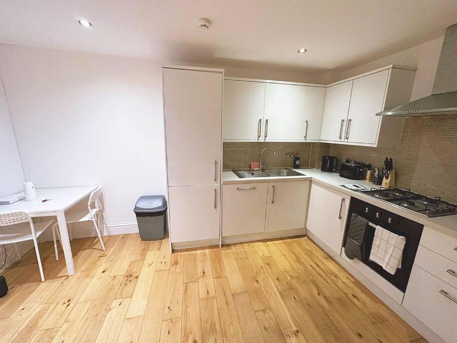 1 Bed Room Flat Near Central Лондон Екстериор снимка