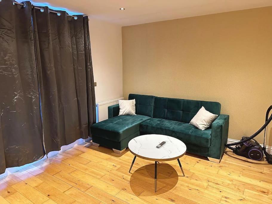1 Bed Room Flat Near Central Лондон Екстериор снимка