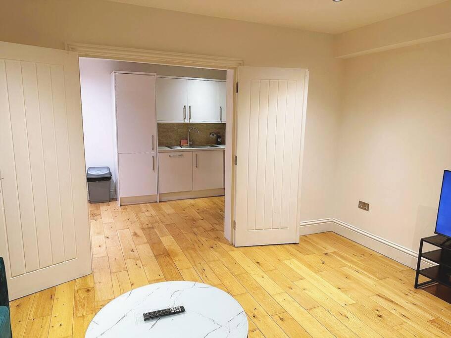 1 Bed Room Flat Near Central Лондон Екстериор снимка